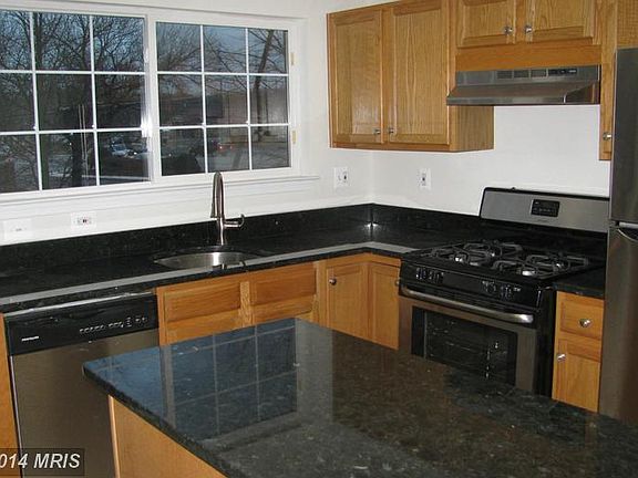 3rd image of 8543 Towne Manor Ct
