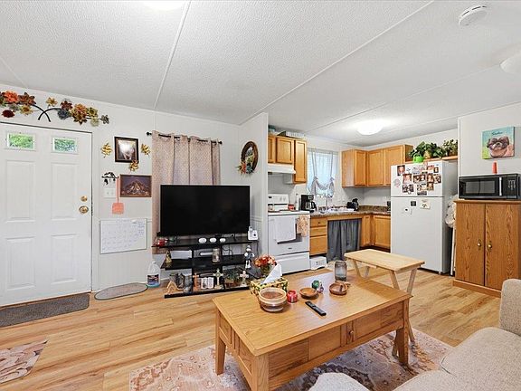 4th image of 122 State St