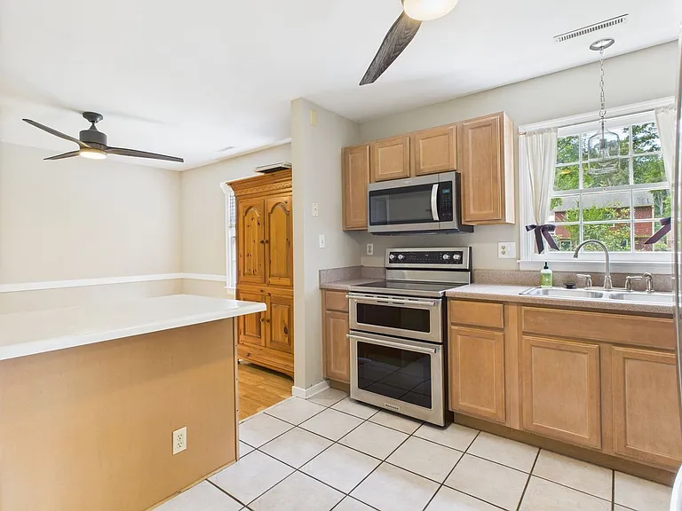 1917 Millsap Ln — Photo 11