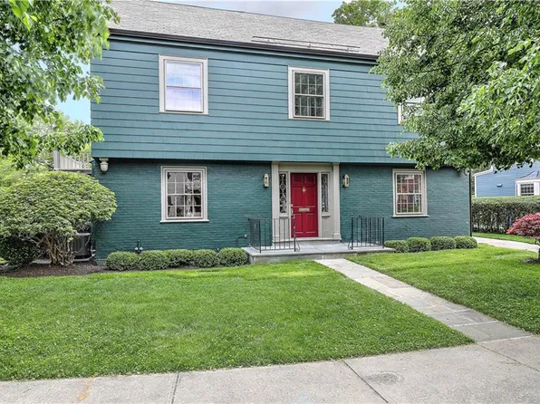 111 Fosdyke St, Providence, RI 02906