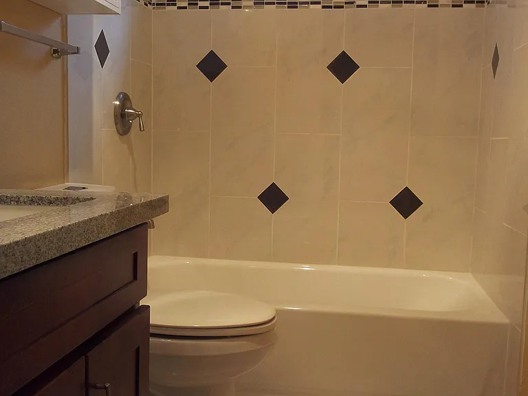 110 Florentia St #B — Photo 26