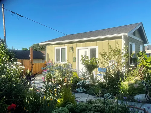 1410 17th St #BUNGALOW Photo 1