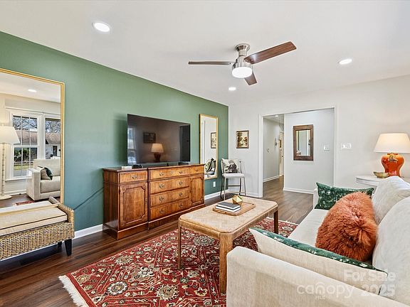 4th image of 4523 Carriage Drive Cir