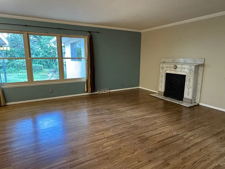 4304 Andrew Dr NE — Photo 3