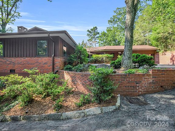 3rd image of 1836 Carolina Dr