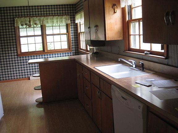 5th image of 21 W Thornhill Ln