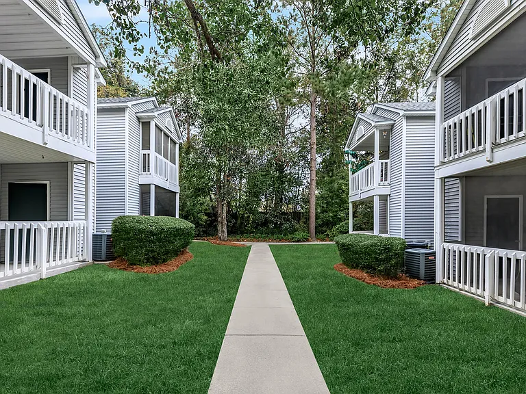 Azalea Place — Photo 2