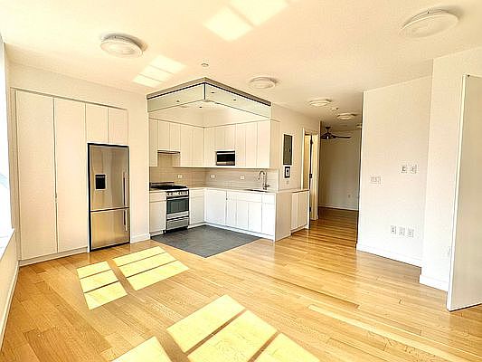 4th image of 341 W 11th St APT 5D
