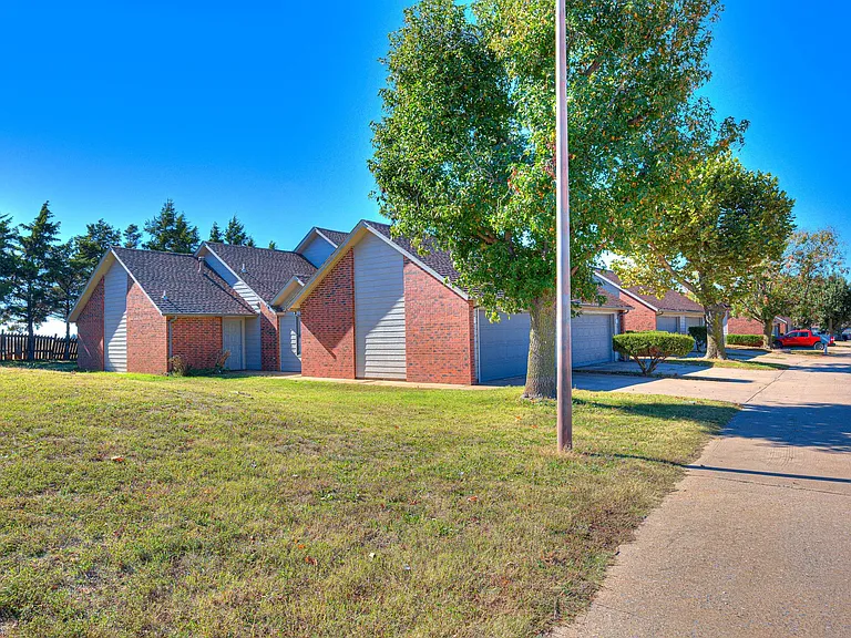Sunridge Estates Townhomes — Photo 11
