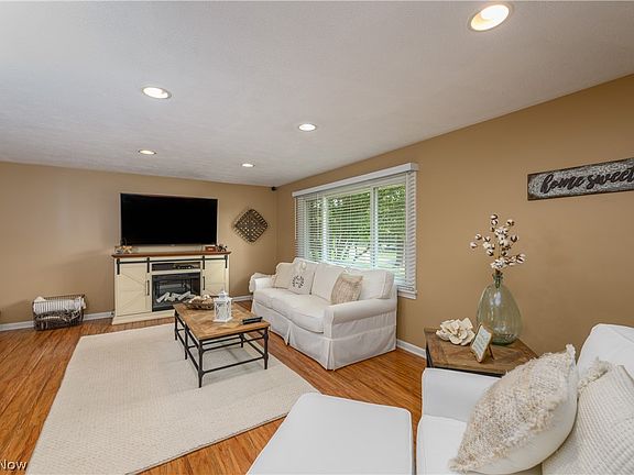 4th image of 6203 Melody Rd NE