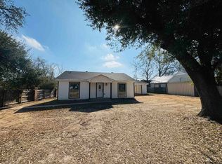 1221 W Sabine St, Carthage, TX 75633