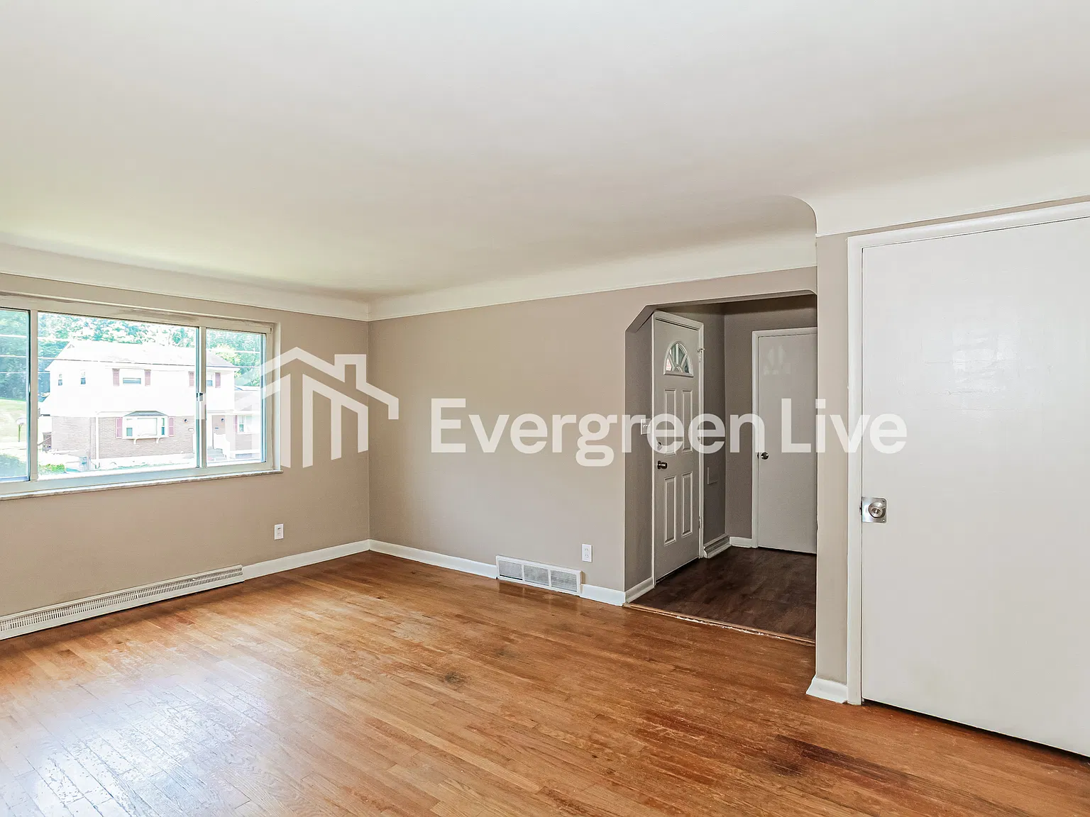 3 bed, 2.0 bath, 1554 sqft, $1,645 — Photo 3