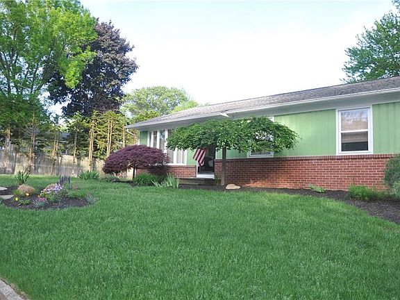 3rd image of 47 Marilyn Dr