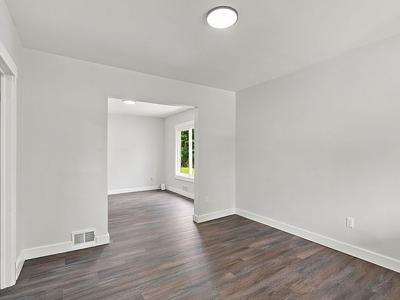 4th image of 15053 Spring Garden St
