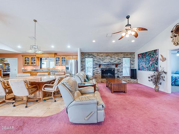 5th image of 2661 Lakeshore Dr
