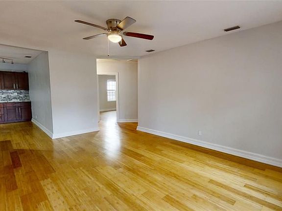3rd image of 4717 Iris St N