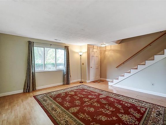 2nd image of 753 Clareridge Ln