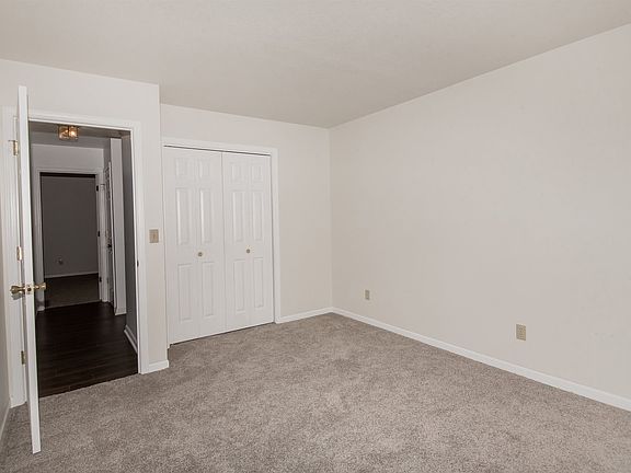5th image of 4942 Malcolm Ct