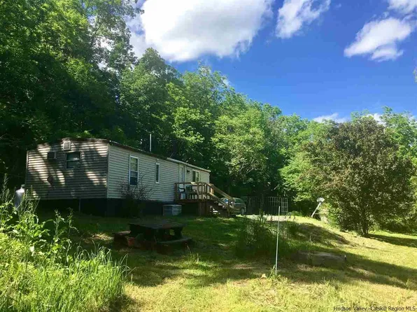 18 Clearwater Ln, Saugerties, NY 12477