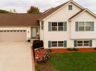 530 Hargrove St, West Bend, WI 53095