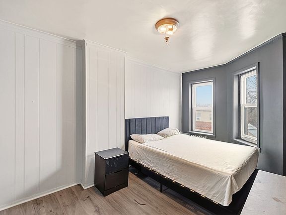 5th image of 139 Milford St Floor 1