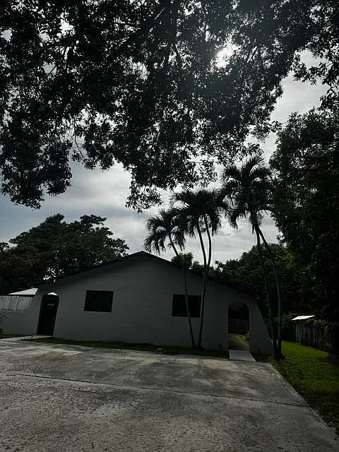2 bed, 1.0 bath, 1620 sqft, $1,900 — Photo 1