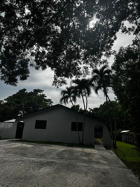 1st image of 1871 Forest Ave