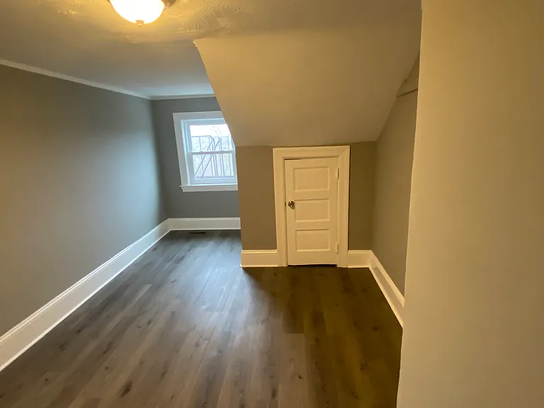 652 Manton Ave #2L — Photo 9