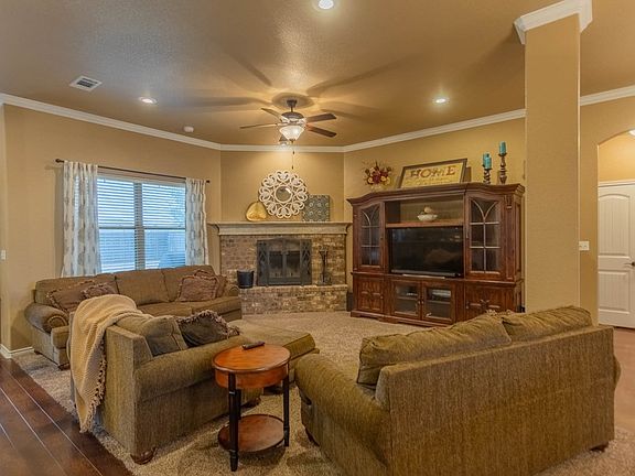 4th image of 14891 Begonia St