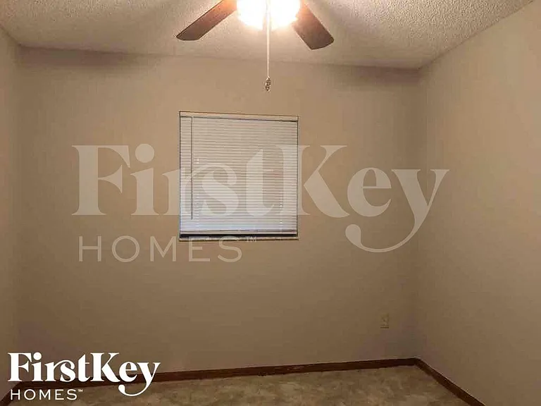 742 Eunice St — Photo 10