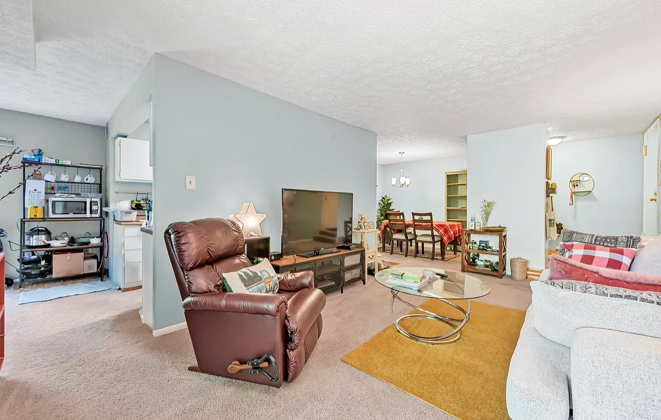 7712 Hanover Pkwy — Photo 3