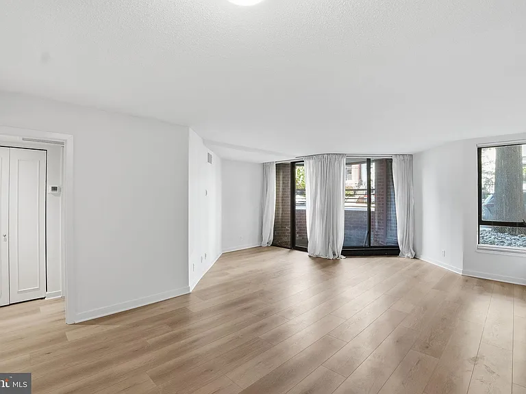 1099 22nd St NW #106 — Photo 10