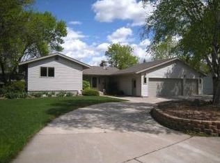 6030 Manchester Dr, Golden Valley, MN 55422