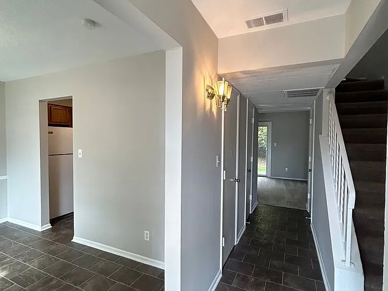 Fairview Court Apartments — Photo 52