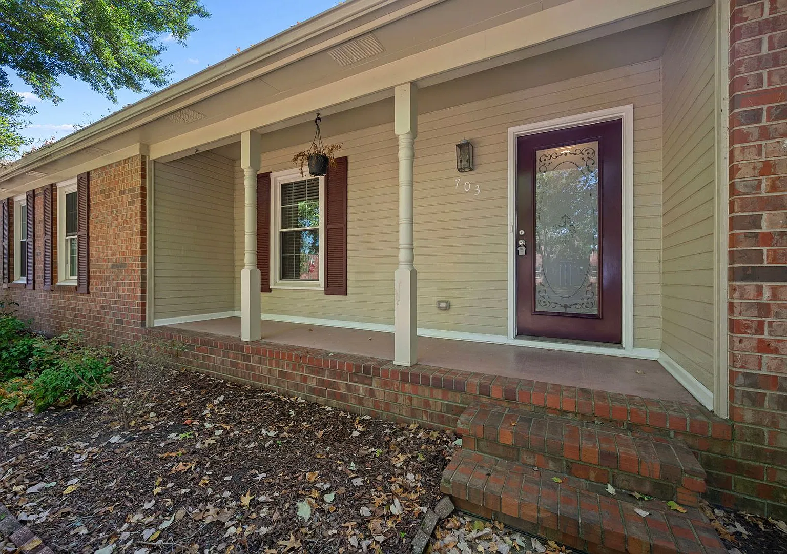 703 Princess Ct — Photo 4