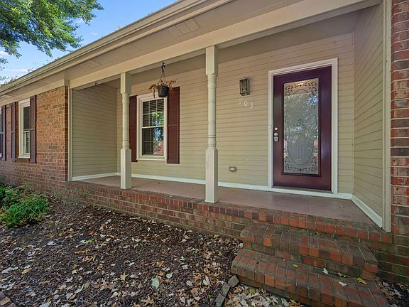4th image of 703 Princess Ct