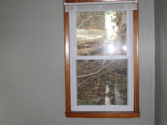 4th image of 406 Helen St