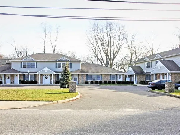 54 E Garfield St #40, Bay Shore, NY 11706