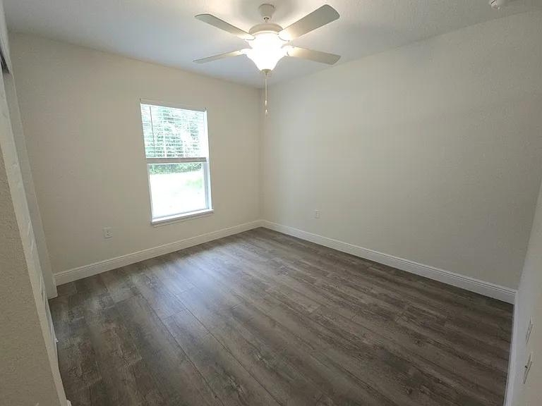 387 E Caldwell Dr — Photo 14