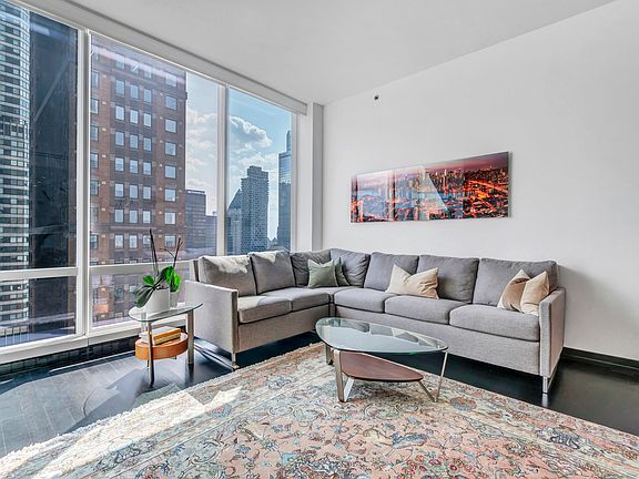 5th image of 157 W 57th St APT 41C