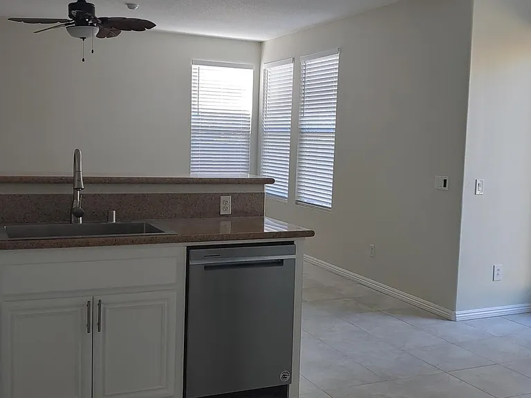 7839 W Manchester Ave — Photo 11