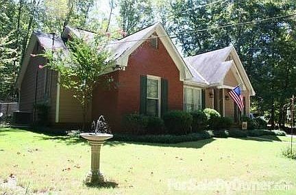 Front - left side : Three zone in-ground sprinkler system. One w/drip irrigation for plants in back.