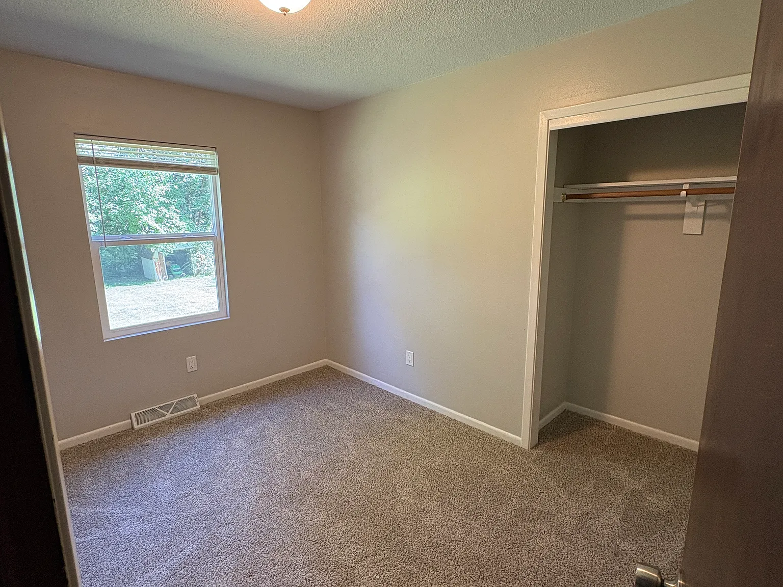3 bed, 884 sqft, $1,575 — Photo 4