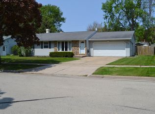 413 S Saint Bernard Dr, De Pere, WI 54115