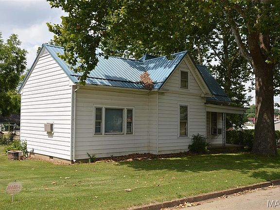 2nd image of 602 Moore Ave