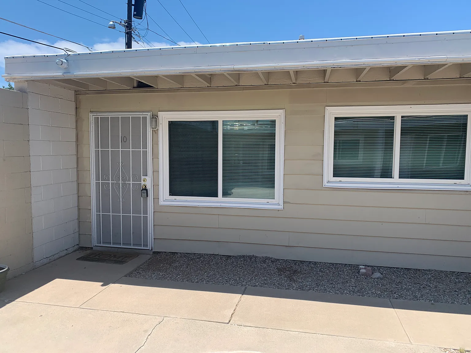 Updated 1 Bedroom Courtyard Apartment with Yard in South UNM — Photo 3