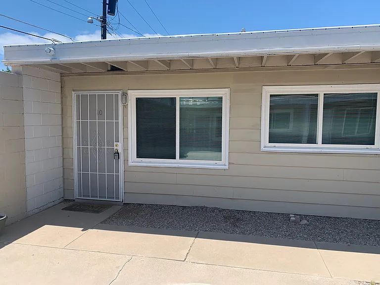 Updated 1 Bedroom Courtyard Apartment with Yard in South UNM — Photo 3