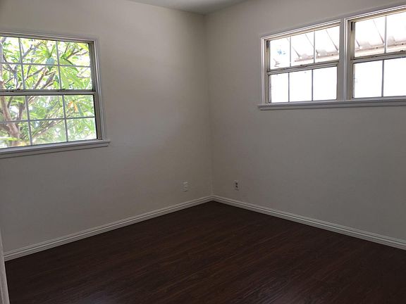 3rd image of 15579 Fellowship St