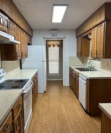 4th image of 3613 Driftwood Dr