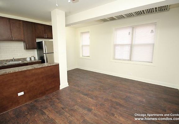 3rd image of 4756 N Maplewood Ave
